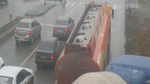 В Волгограде у бетономешалки отказали тормоза