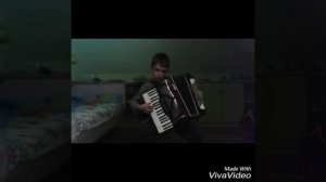 Бумер-"мобильник" на аккордеоне