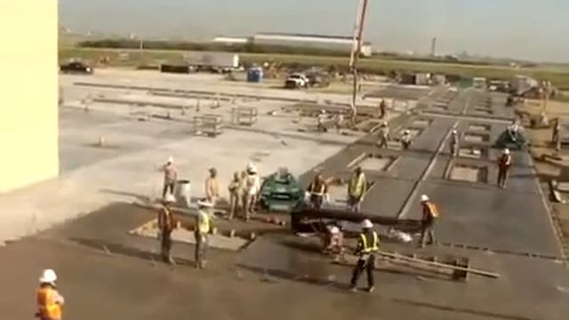 Строительный робот напал на рабочих! смотреть онлайн