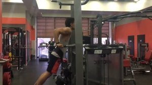 Отжимания на брусьях с весом 30кг