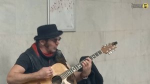 «Крутится, вертится шар голубой» (гр. «Фрикинг Аут»)