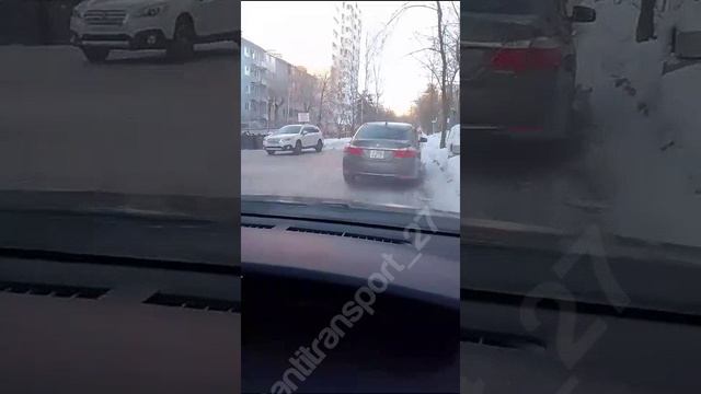 Автохамы блокируют внутридворовые проезды в Хабаровске