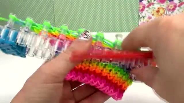 Кошелёк из резинок Rainbow Loom на станке смотреть онлайн