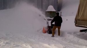 Снегоотбрасыватель ПРОФЕР в работе.