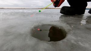 Ловля Карася со льда. Первый лед 2018. Карась на поплавок зимой.