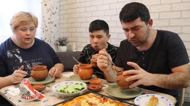 Мукбанг/овощи с мясом в горшочке/домашняя пицца/ смотреть онлайн