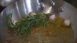 Суп из нута с беконом и розмарином