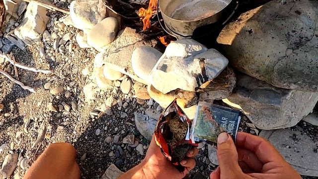 ДИКАРЯМИ НА МОРЕ. Палатка, ловля мидий. МЫС КАДОШ, скала Киселева, дикий пляж. Рыбалка смотреть онлайн