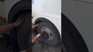 как снять колесо на автобусе Паз и проверить колодки в следующем видео