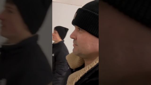 Ребята из молодежно-патриотического движения Форпост помогли разгрузить машину с подарками для семей