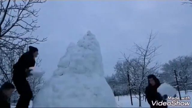 Слепили большого снеговика!5Метров