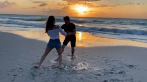 Чувственная бачата - Bachata Sensual. Танец бачата на берегу моря