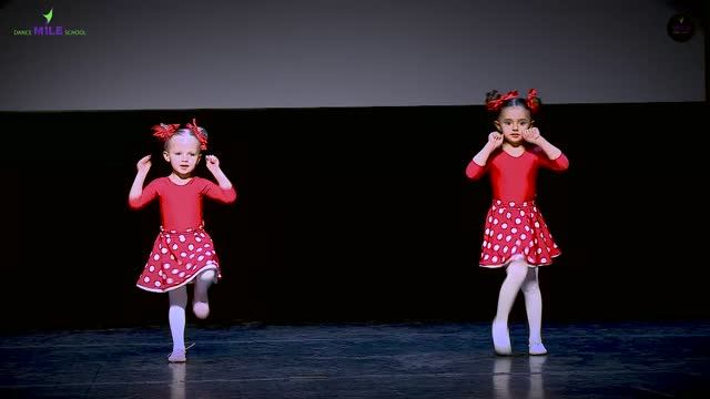 Танец Бим Бом. Танец Бим Бом в детском саду. Танцы Оренбург выступления детей. Бим-Бом детский хор великан танец.