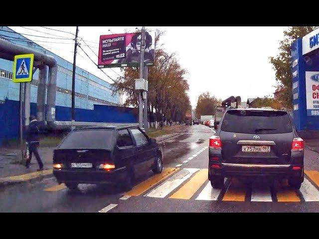 Машина едет по встречке в Химках в105рм69 смотреть онлайн
