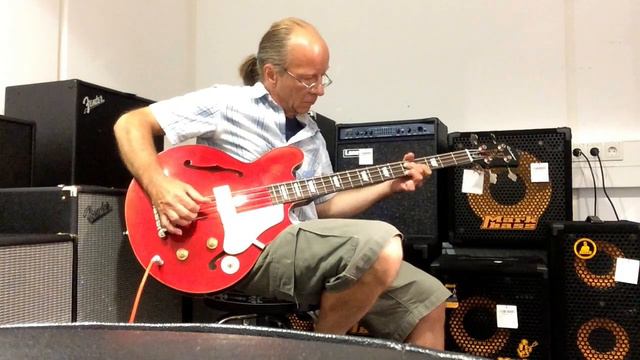 Epiphone Jack Casady Bass Sparkling Burgundy, a semi hollow bass full of sounds. смотреть онлайн