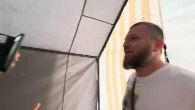 От марокканских тканей к гуманитарному решению: за кулисами производства