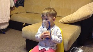 Ванечка дышит небулайзером