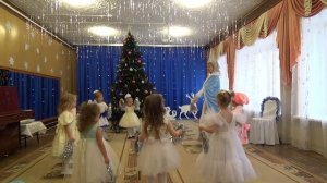 Танец Снежинок,  младшая группа №12