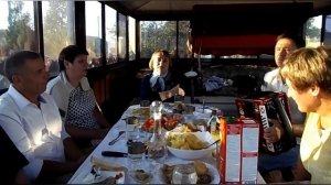 Летят перелётные птицы в гнездовья.