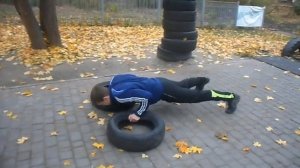 Лучшее упражнение на плечи, молот и покрышка, упражнение с кувалдой.