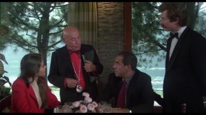 — "Сколько вам лет?" — "Не помню!" — "Я бы дал меньше!" — "Благодарю!"