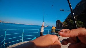 РЫБАЛКА В ЗАПРЕТНОМ МЕСТЕ В КРЫМУ! Ловим рыбу по 10 за раз! Рыбалка с сыном на самодур