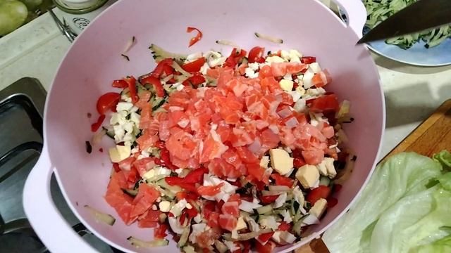Салат с креветками и красной рыбой. Кулинария смотреть онлайн