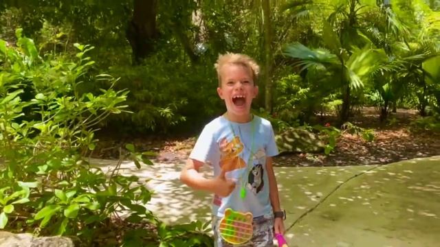 Насекомые стрекоза муравей паук для детей в парке Фламинго Превращаем маленьких жуков в гигантских смотреть онлайн