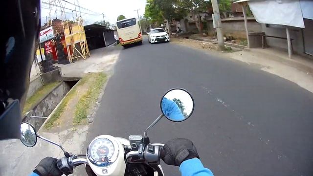 2015 Honda Scoopy 110 Review (in English) смотреть онлайн