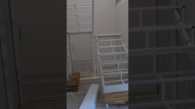 Каркас лестницы закрытого типа/ под обшивку