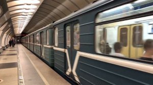 81-717/714.5М и 81-714.5М Перекраска Московский транспорт На станции Сретенский бульвар