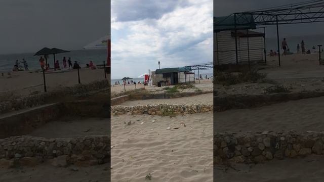 Крым,отдых в Крыму,Штормовое.Идём вдоль пляжа