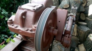 Редукторный дровокол 2. 380v, 3квт, 950об/мин. Рабочий процес.