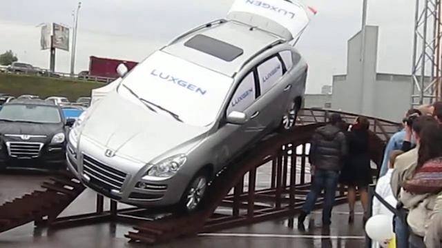 Машина акробат Luxgen смотреть онлайн