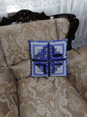 Лоскутная наволочка с джинсовыми вставками