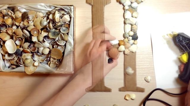 Буква из ракушек | Украшение интерьера  | DIY Seashell Letter Room Decoration