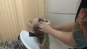 Как мыть голову клиенту в салоне