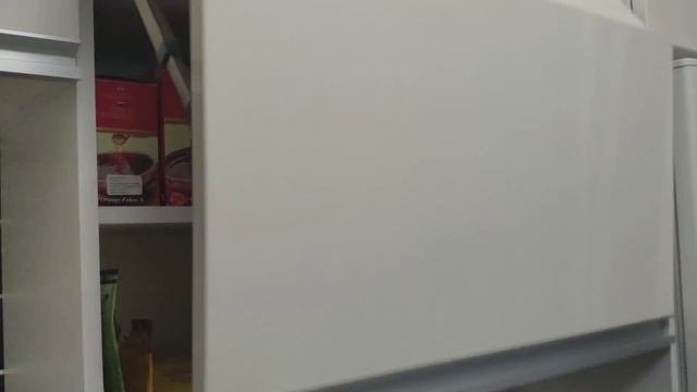 Умный шкаф . Как закрыть шкаф без помощи рук.