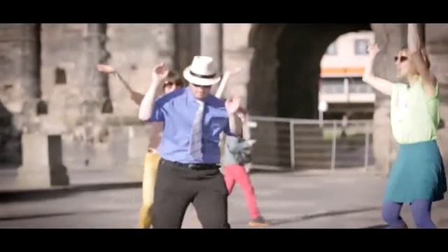 Люди с синдромом Дауна танцуют Happy.mp4 смотреть онлайн