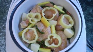 Курица с овощами на пару