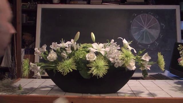 Large Contemporary St Patrick's Day Vase Arrangement смотреть онлайн