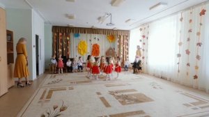 Танец рябинок в ДОУ