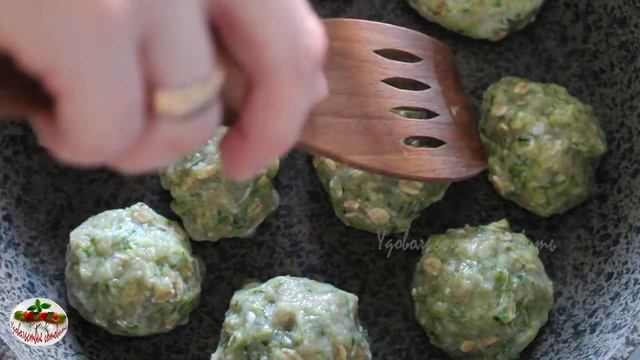 Котлеты с цукини и фаршем, жареные на СУХОЙ сковороде с вкуснейшим соусом #котлеты #здоровоепитание