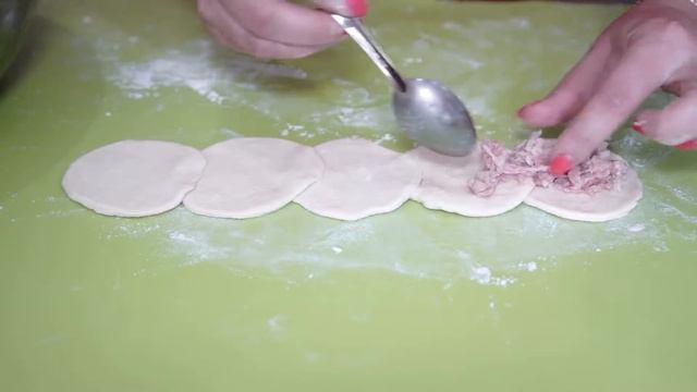 ПИРОГ С МЯСОМ из слоеного теста. Обалденный рецепт пирога с мясом. Готовить всем!!! смотреть онлайн