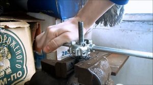 Нарезание резьбы плашкой