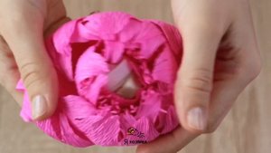 MACTEP-КЛАСС БУКЕТ ИЗ КОНФЕТ. DIY crafts : How to make crepe paper flowers.