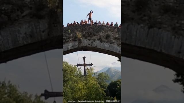 Cangas awesome jump dive Epic Style. Cangas de Onís Bridge 2022