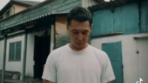 Когда деньги есть друзья рядом, а когда их нет, то рядом только родители