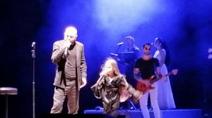 Ярослав Сумишевский в дуэте с маленькой девочкой Евой. Песня "Так не бывает".