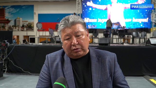 В Ойрат арене прошел концерт памяти Аркадия Манджиева